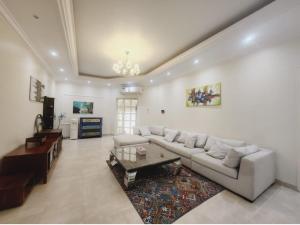 Posezení v ubytování Villa Room #2 Near Burj Al A-rab Beach