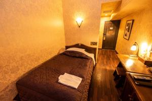 Postel nebo postele na pokoji v ubytování Okazaki Ohwa Hotel