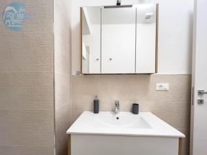 Ένα μπάνιο στο Piazza della Borsa 3B Tirabora Short Rent +14 φωτογραφίες