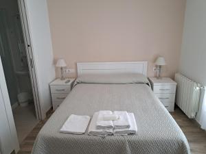 A bed or beds in a room at Pension Iruna