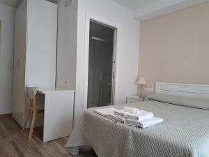 A bed or beds in a room at Pension Iruna
