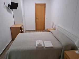 A bed or beds in a room at Pension Iruna