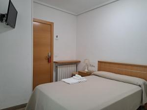 A bed or beds in a room at Pension Iruna