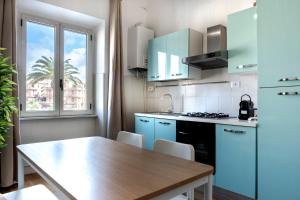 Η κουζίνα ή μικρή κουζίνα στο Ostia Holiday Al Pontile