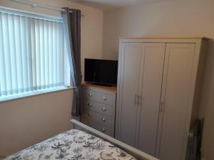 Gallery image of Platinum - 2 Bedroom, home with free parking, free wifi and Netflix, Company workers welcome short term and long term in Castleford