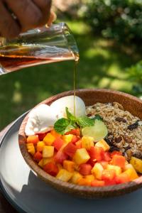 Jídlo v hotelu nebo okolí + 69 fotografií