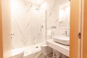 Hotel Excelsior Bari的一间浴室