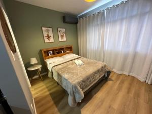 Ένα ή περισσότερα κρεβάτια σε δωμάτιο στο Loft Studio 104 no Kobrasol à 7km de Floripa