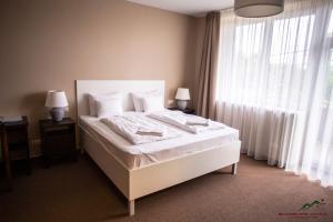 Selfness Hotel Vadvirág Mátraszentimre客房内的一张或多张床位