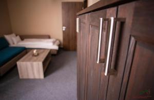 Selfness Hotel Vadvirág Mátraszentimre客房内的一张或多张床位