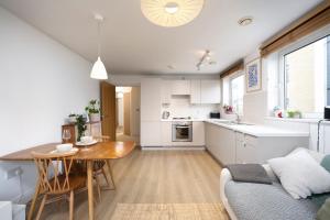 Nhà bếp/bếp nhỏ tại Lovely one bedroom apartment in Elephant Castle