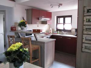 a kitchen with red cabinets and a counter top at Le Bretzel in Ribeauvillé