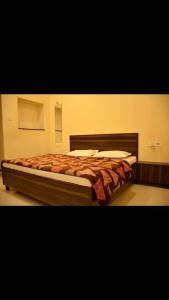 Posteľ alebo postele v izbe v ubytovaní Hotel Bindra Paradise 800 Meter From Golden Temple
