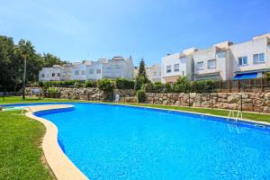 The swimming pool at or close to LITORAL COSTA DORADA - LAS CUMBRES Only families