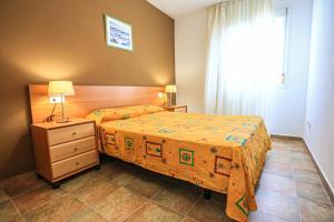 A bed or beds in a room at LITORAL COSTA DORADA - LAS CUMBRES Only families Még 36 kép
