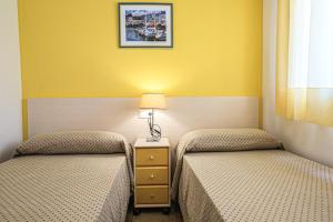 A bed or beds in a room at LITORAL COSTA DORADA - LAS CUMBRES Only families