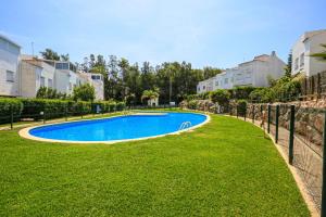 The swimming pool at or close to LITORAL COSTA DORADA - LAS CUMBRES Only families