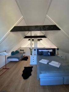 a attic room with two beds and a couch at Hannas guesthouse 