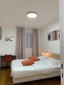 Gallery image of Chambre Privée Face arrêt de Tram proche métro 5 Pablo Picasso, Chambres individuelles , La cuisine , le WC et la salle de bain sont en commun in Bobigny