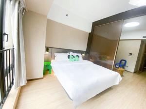 Łóżko lub łóżka w pokoju w obiekcie Manriver Executive Apartments