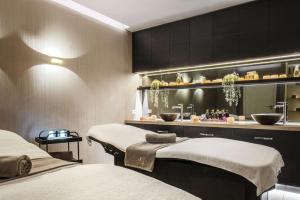 Łóżko lub łóżka w pokoju w obiekcie DoubleTree by Hilton Wroclaw