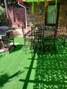 Κήπος έξω από το Rustic Townhouse in Pretoria East