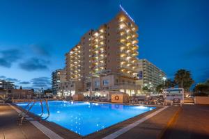 un hotel con piscina frente a un edificio en Poseidon La Manga Hotel & Spa - Designed for Adults, en La Manga del Mar Menor