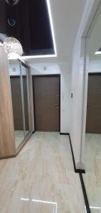 a large room with two doors and a hallway with at Затишна квартира біля парку Відродження in Ternopilʼ