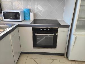 Kuchyň nebo kuchyňský kout v ubytování Tuggeranong Short Stay #06C - Sleeps 6