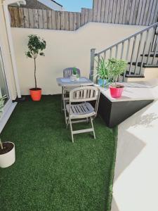 a patio with a table and chairs and plants at Southdown Road close to Plymouth Argyle FC in Plymouth