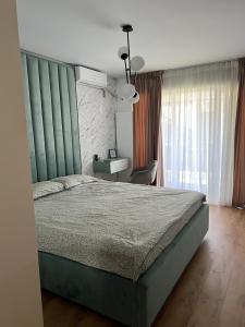 Un pat sau paturi într-o cameră la Apartament elegant Alexandria