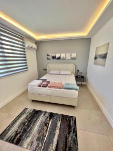 Postel nebo postele na pokoji v ubytování Antalya Lara Bölgesinde Lüks Daire