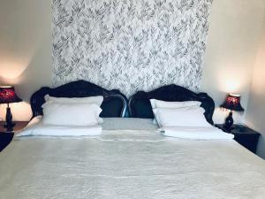 מיטה או מיטות בחדר ב-Experience new spirti of Vilnius. Self check-in