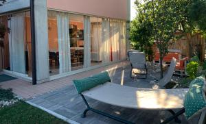 a patio with a table and chairs in front of a building at Casamanu in Montebelluna