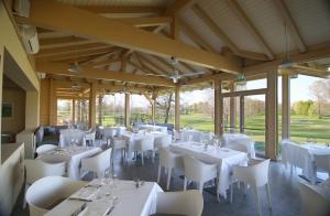 A restaurant or other place to eat at Golf Club Cavaglià