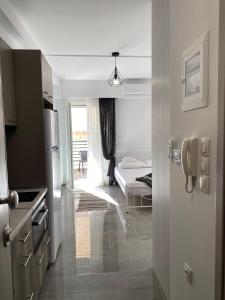 a kitchen with a door leading to a bedroom at Kinfeels' apt ( PM2 ) in Larisa
