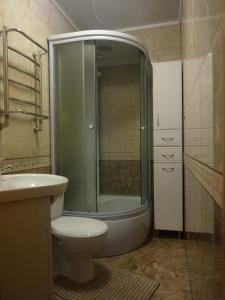 Koupelna v ubytování Котедж-шале Елітний + 54 fotografií