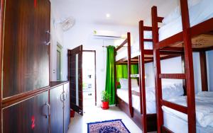 Postel nebo postele na pokoji v ubytování Manzil Hostel