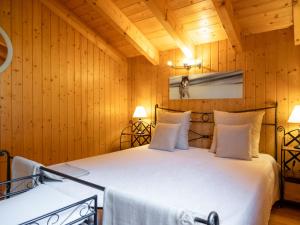 Vuode tai vuoteita majoituspaikassa Chalet Miranda by Interhome