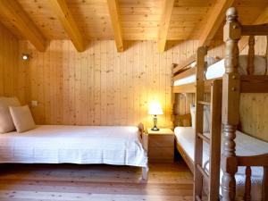 Vuode tai vuoteita majoituspaikassa Chalet Miranda by Interhome