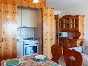 Η κουζίνα ή μικρή κουζίνα στο Apartment Christiania 2 O1 by Interhome