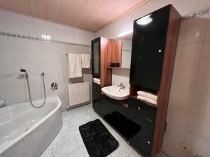 Koupelna v ubytování Apartment Bauernhof Gasteg-2 by Interhome