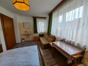 Łóżko lub łóżka w pokoju w obiekcie Apartment Straif by Interhome