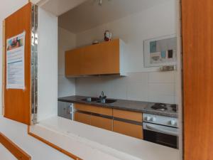 Kuchnia lub aneks kuchenny w obiekcie Apartment Martini by Interhome
