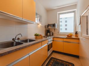 Kuchnia lub aneks kuchenny w obiekcie Apartment Martini by Interhome