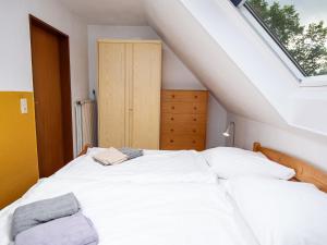 Ein Bett oder Betten in einem Zimmer der Unterkunft Apartment Muschelweg-1 by Interhome