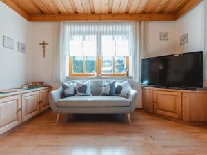 TV a/nebo společenská místnost v ubytování Holiday Home Erlachhof by Interhome