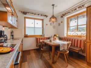 Kuchyň nebo kuchyňský kout v ubytování Holiday Home Erlachhof by Interhome