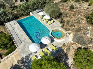 Swimmingpoolen hos eller tæt på Holiday Home Les Garrigues d'Ozilhan by Interhome