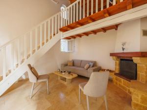 Et opholdsområde på Holiday Home Les Garrigues d'Ozilhan by Interhome + 35 billeder